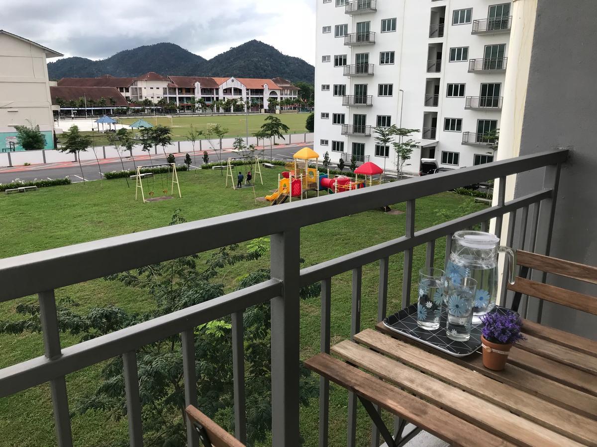 House Of Nostalgia Apartment Lumut Exterior photo
